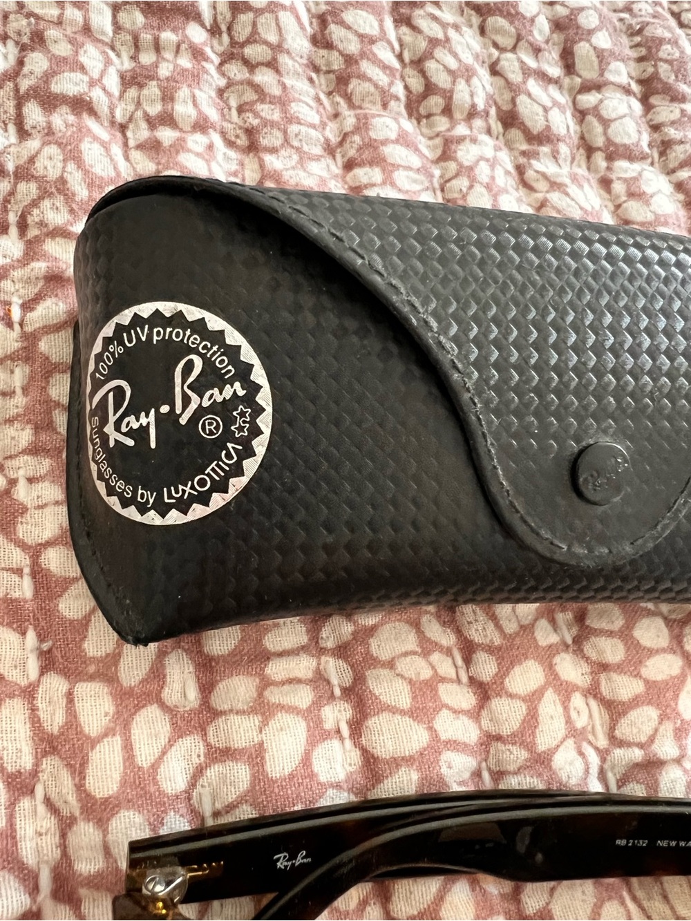 Woman’s Ray-Ban Wayfarer Polarized Sunglasses - Tortoiseshell Brown - Picture 2 of 5